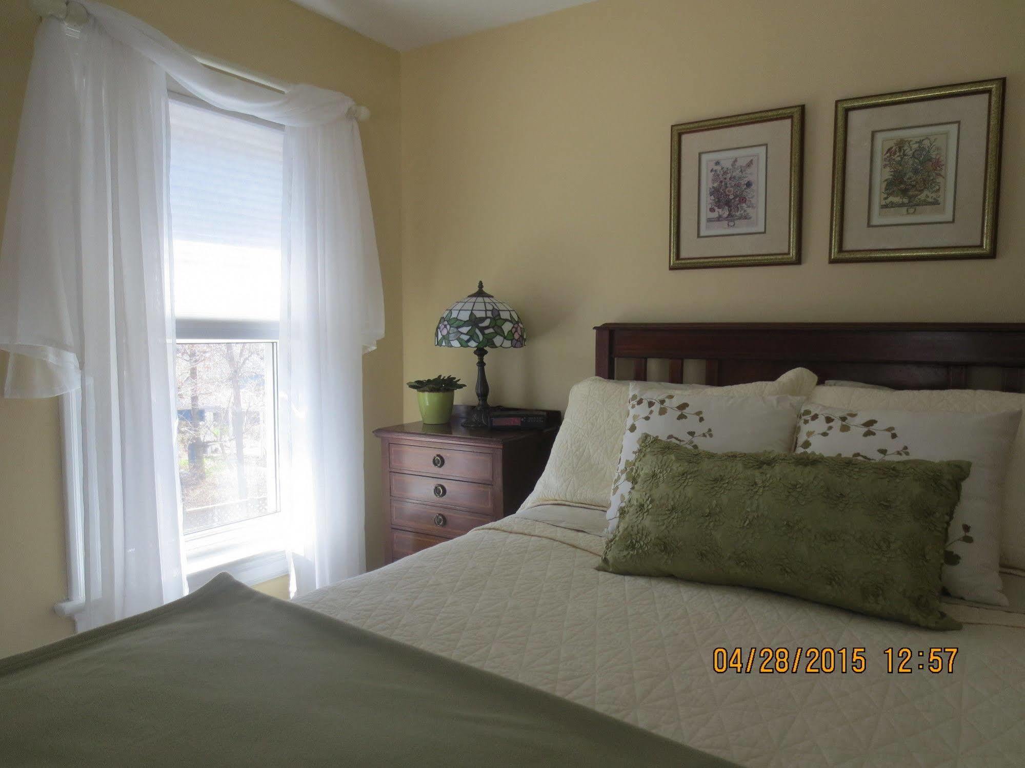 Robinsong Bed & Breakfast Thorold Exterior photo