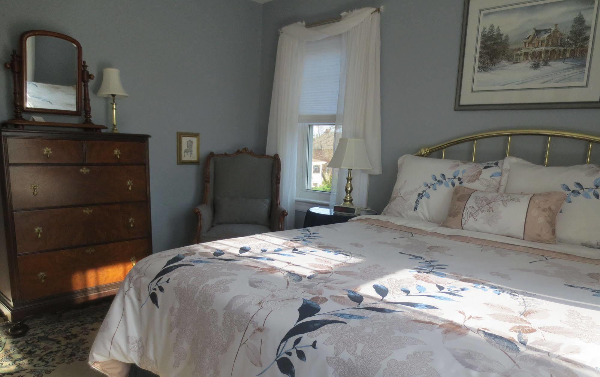 Robinsong Bed & Breakfast Thorold Exterior photo